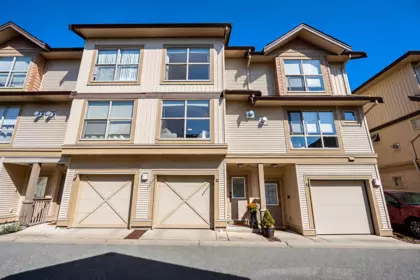 Living Room Photo of 42 20350 68 Avenue, Langley, BC