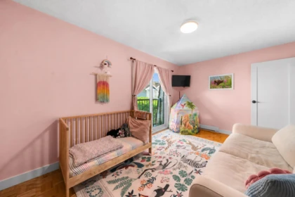 Basement Recreation Room Photo of 1952 Chesterfield Avenue, North Vancouver, BC