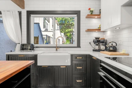Pantry Photo of 1952 Chesterfield Avenue, North Vancouver, BC