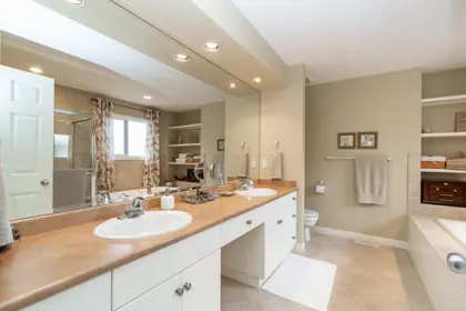 Basement Recreation Room Photo of 14690 73 Avenue, Surrey, BC