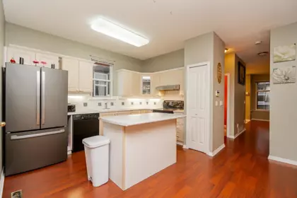 Kitchen Photo of 14858 58 Avenue, Surrey, BC