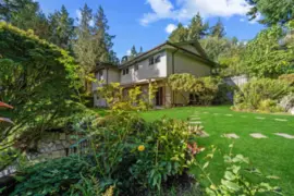 6250 Summit Avenue, West Vancouver, BC