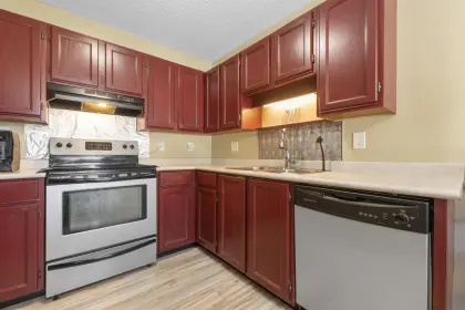 202 45900 Lewis Avenue, Chilliwack, BC, Chilliwack — Apartment/Condo for sale