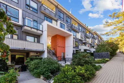 404 9350 University High Street, Burnaby, BC, Burnaby — Townhouse for sale