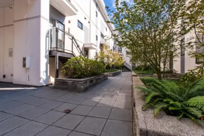 404 9350 University High Street, Burnaby, BC, Burnaby — Townhouse for sale