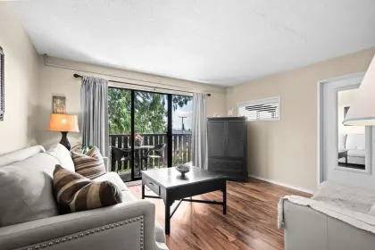 212 175 E 4th Street, North Vancouver, BC, North vancouver — Apartment/Condo for sale