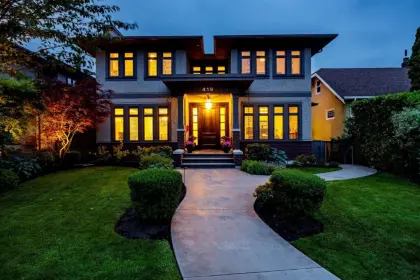 419 E 10th Street, North Vancouver, BC, North vancouver — Single Family Residence for sale