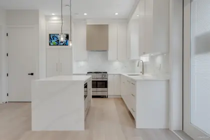 2 445 E 57th Avenue, Vancouver, BC, Vancouver — Half Duplex for sale