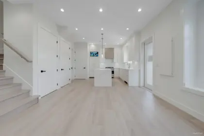 2 445 E 57th Avenue, Vancouver, BC, Vancouver — Half Duplex for sale