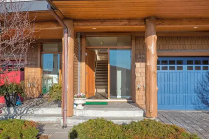 6498 Wildflower Place, Sechelt, BC, Sechelt — Townhouse for sale