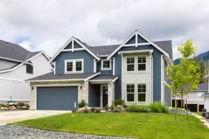 Front exterior of 1995 Woodside Boulevard, Agassiz, BC