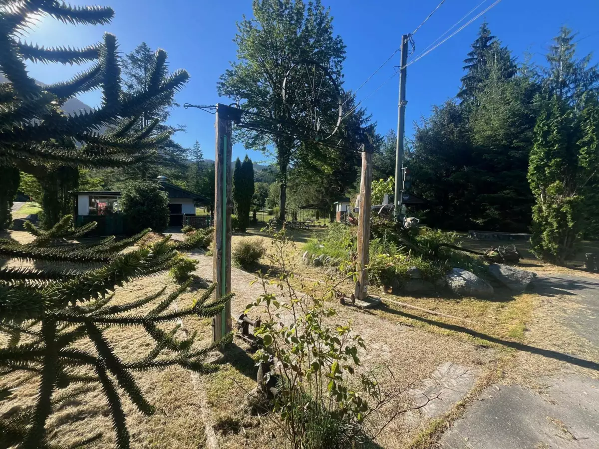 Walk-In Closet Photo of 13524 Sunshine Coast Highway, Pender Harbour, BC