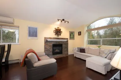 6873 4th Street, Burnaby, BC, Burnaby — Half Duplex for sale