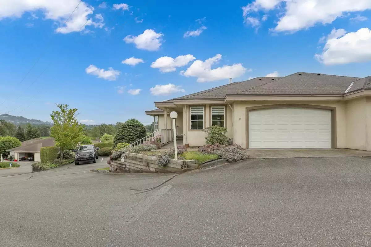 Exterior Front Photo of 17 3354 Horn Street, Abbotsford, BC