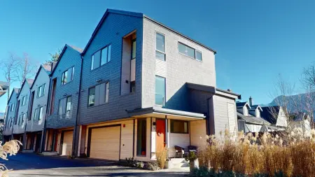 2 1089 Wilson Crescent, Squamish, BC, Squamish — Townhouse for sale