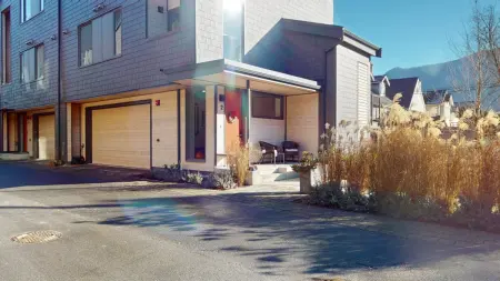 2 1089 Wilson Crescent, Squamish, BC, Squamish — Townhouse for sale