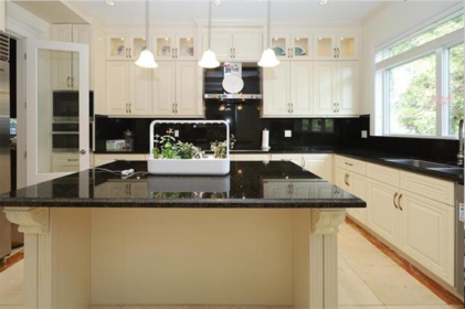 Kitchen Island Photo of 875 W 38th Avenue, Vancouver, BC