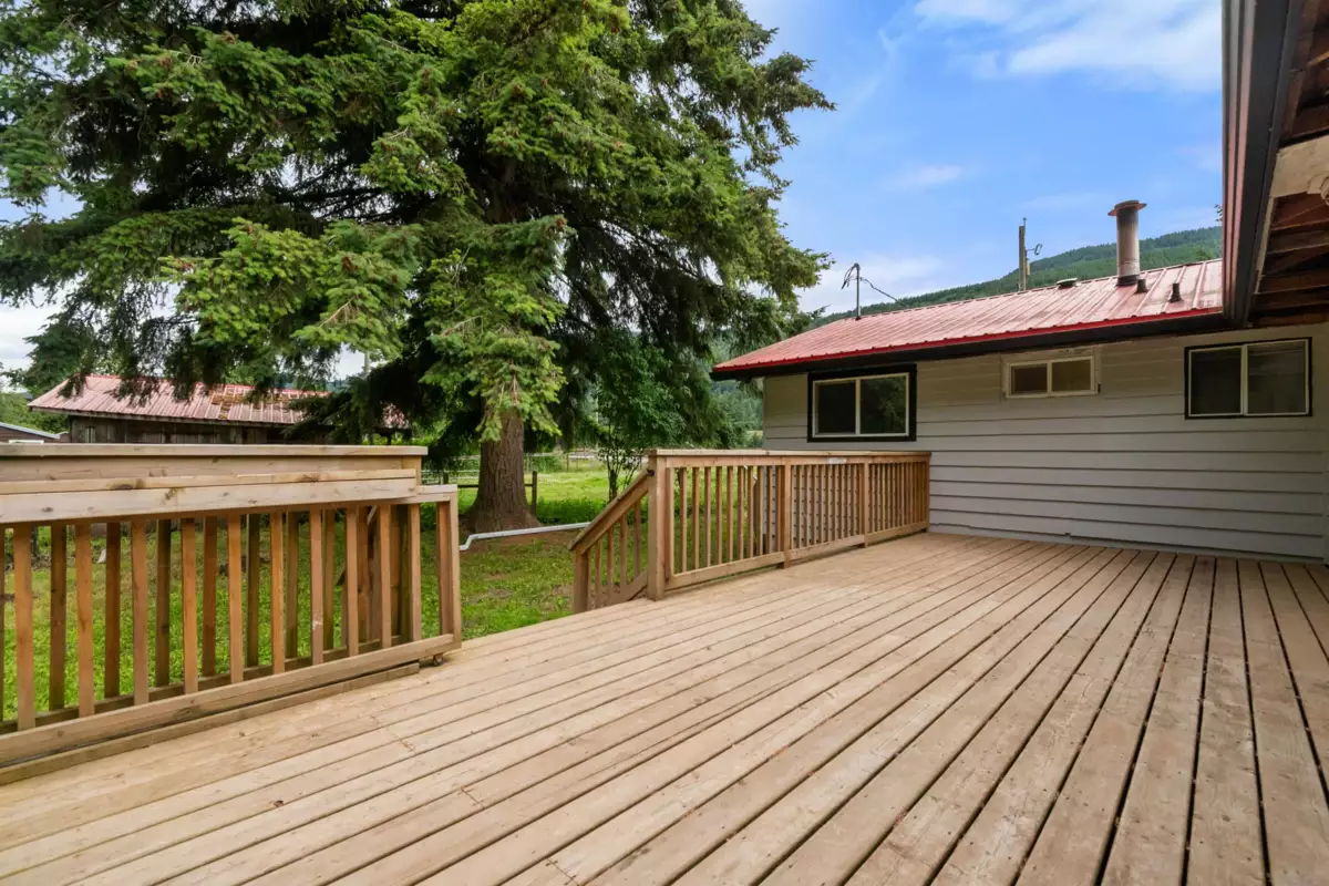 Dining Area Photo of 1010 Columbia Valley Road, Columbia Valley, BC
