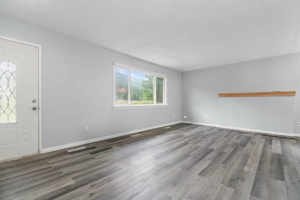 Guest Bathroom Photo of 1010 Columbia Valley Road, Columbia Valley, BC