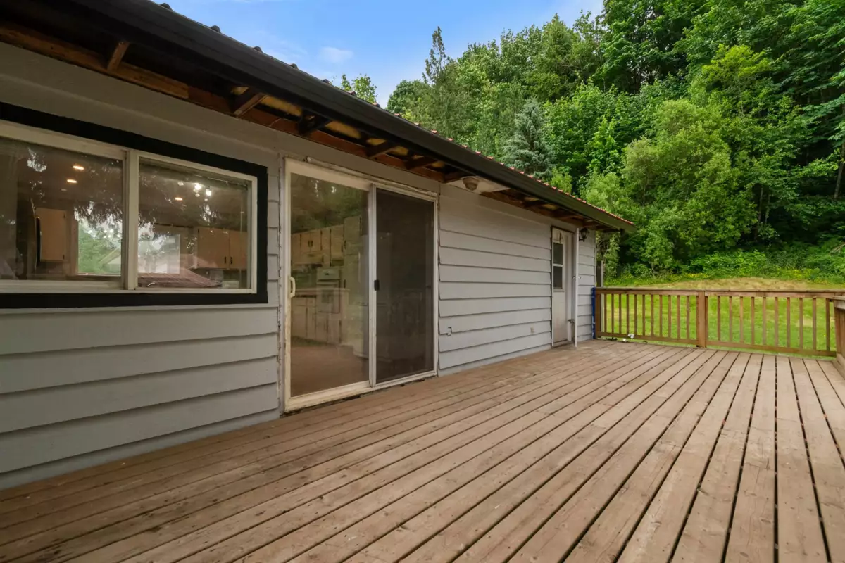 Kitchen Photo of 1010 Columbia Valley Road, Columbia Valley, BC