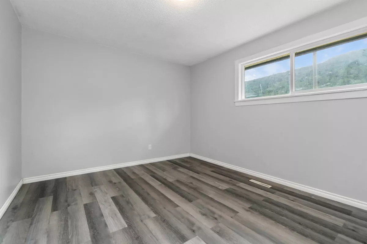 Outdoor Deck Photo of 1010 Columbia Valley Road, Columbia Valley, BC