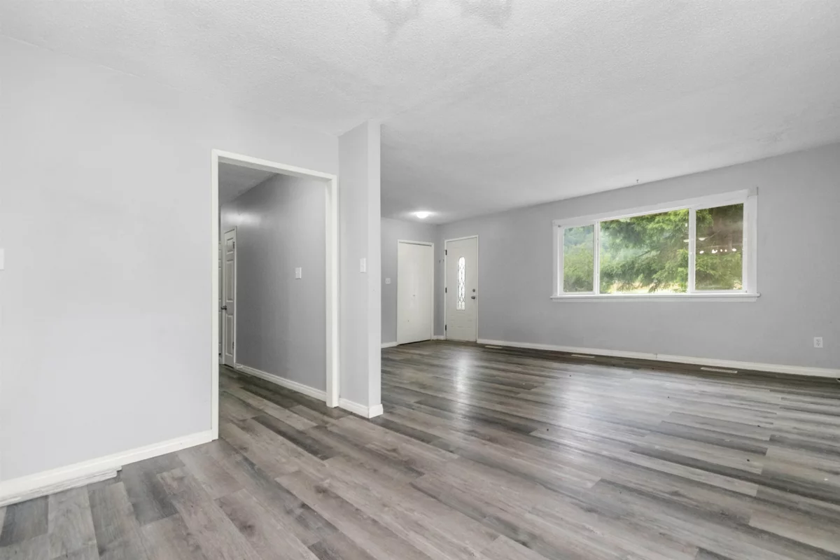 Walk-In Closet Photo of 1010 Columbia Valley Road, Columbia Valley, BC