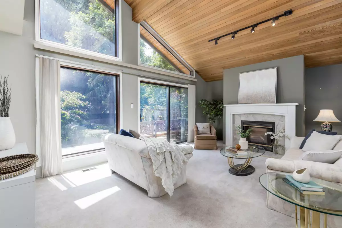 Living Room Photo of 20232 37a Avenue, Langley, BC