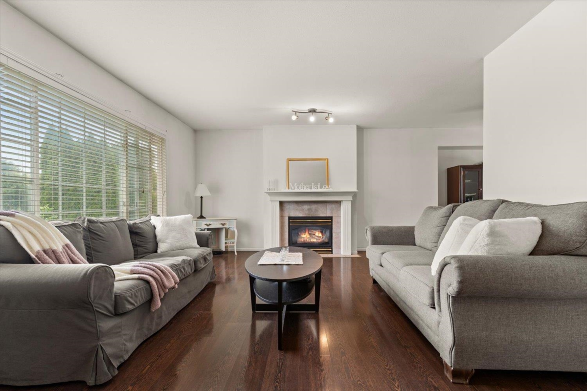 Living Room Photo of 10264 Parkwood Drive, Rosedale, BC