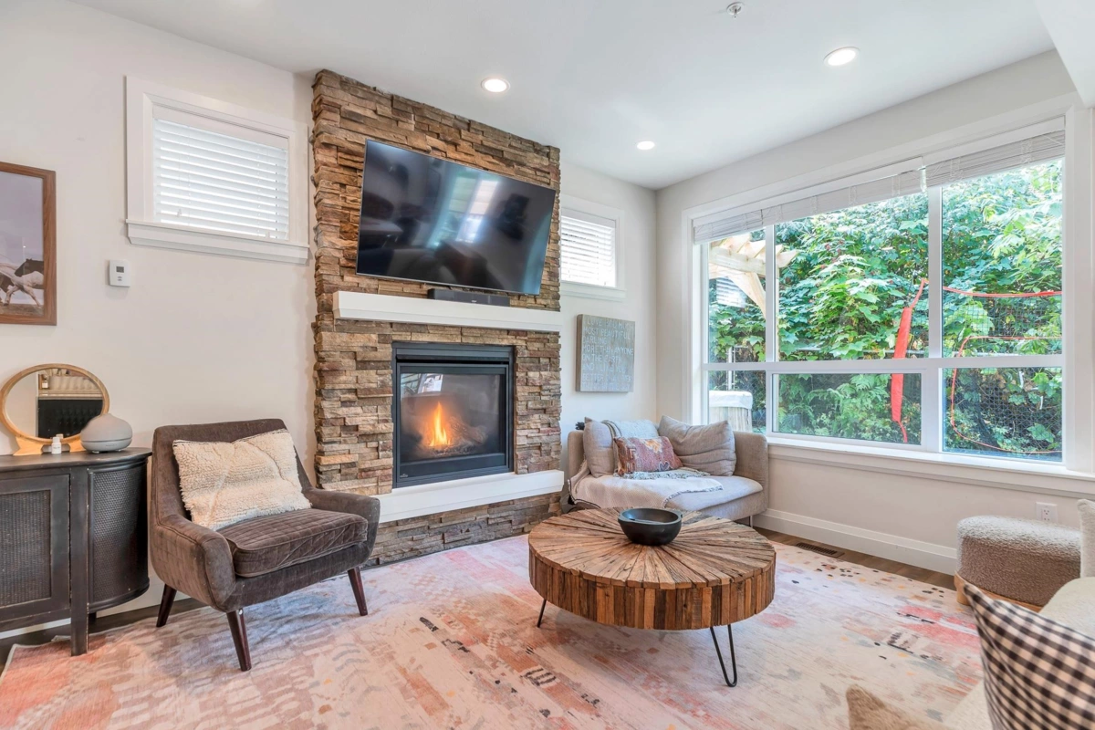 Dining Area Photo of 16 47042 Macfarlane Place, Chilliwack, BC