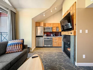 904 4090 Whistler Way, Whistler, BC, Whistler — Apartment/Condo for sale