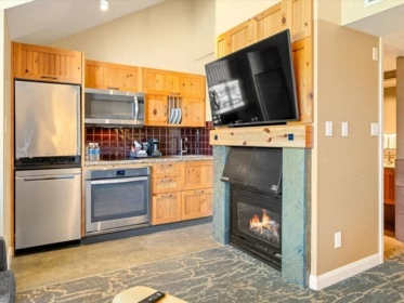 904 4090 Whistler Way, Whistler, BC, Whistler — Apartment/Condo for sale