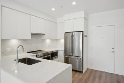 208 700 Clarke Road, Coquitlam, BC, Coquitlam — Apartment/Condo for sale