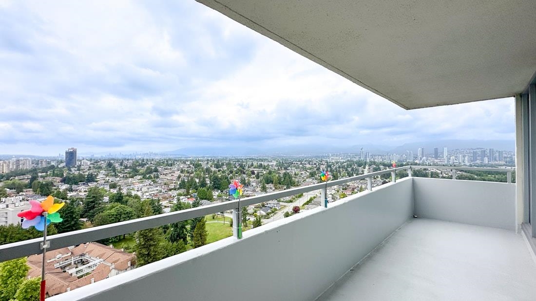 Bedroom 4 Photo of 2204 4160 Sardis Street, Burnaby, BC