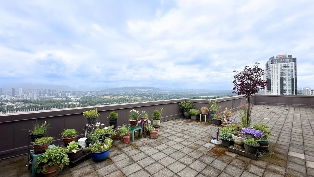 Dining Area Photo of 2204 4160 Sardis Street, Burnaby, BC
