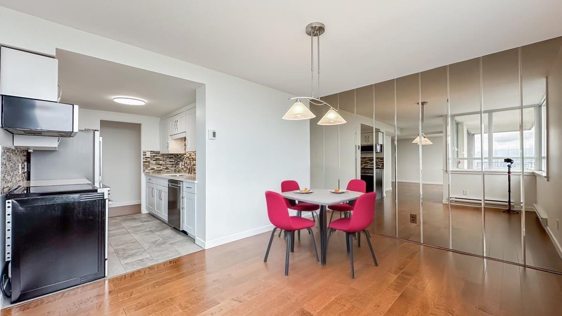 Primary Bathroom Photo of 2204 4160 Sardis Street, Burnaby, BC