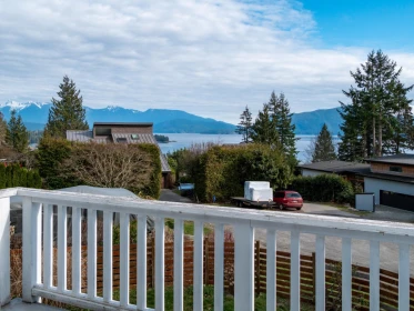 170 Pike Road, Gibsons, BC, Gibsons — Single Family Residence for sale