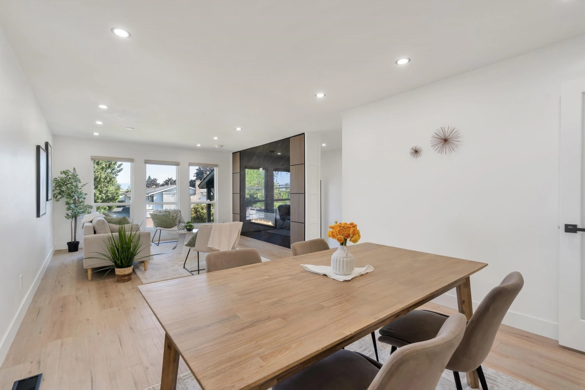 Breakfast Nook Photo of 32810 Highland Avenue, Abbotsford, BC