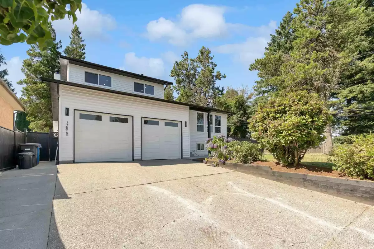 Exterior Front Photo of 32810 Highland Avenue, Abbotsford, BC