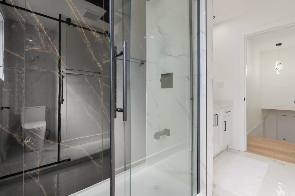 Garage Interior Photo of 32810 Highland Avenue, Abbotsford, BC