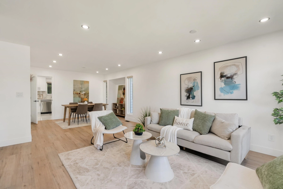 Kitchen Island Photo of 32810 Highland Avenue, Abbotsford, BC