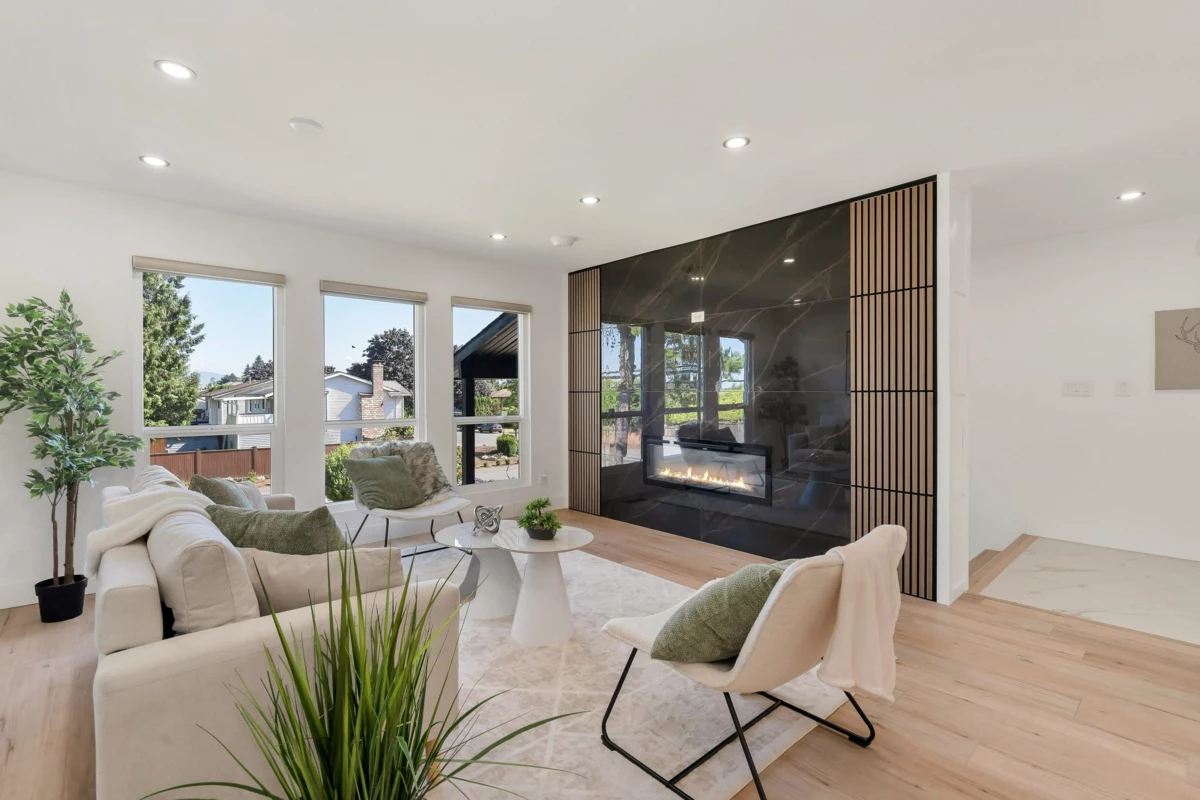 Living Room Photo of 32810 Highland Avenue, Abbotsford, BC