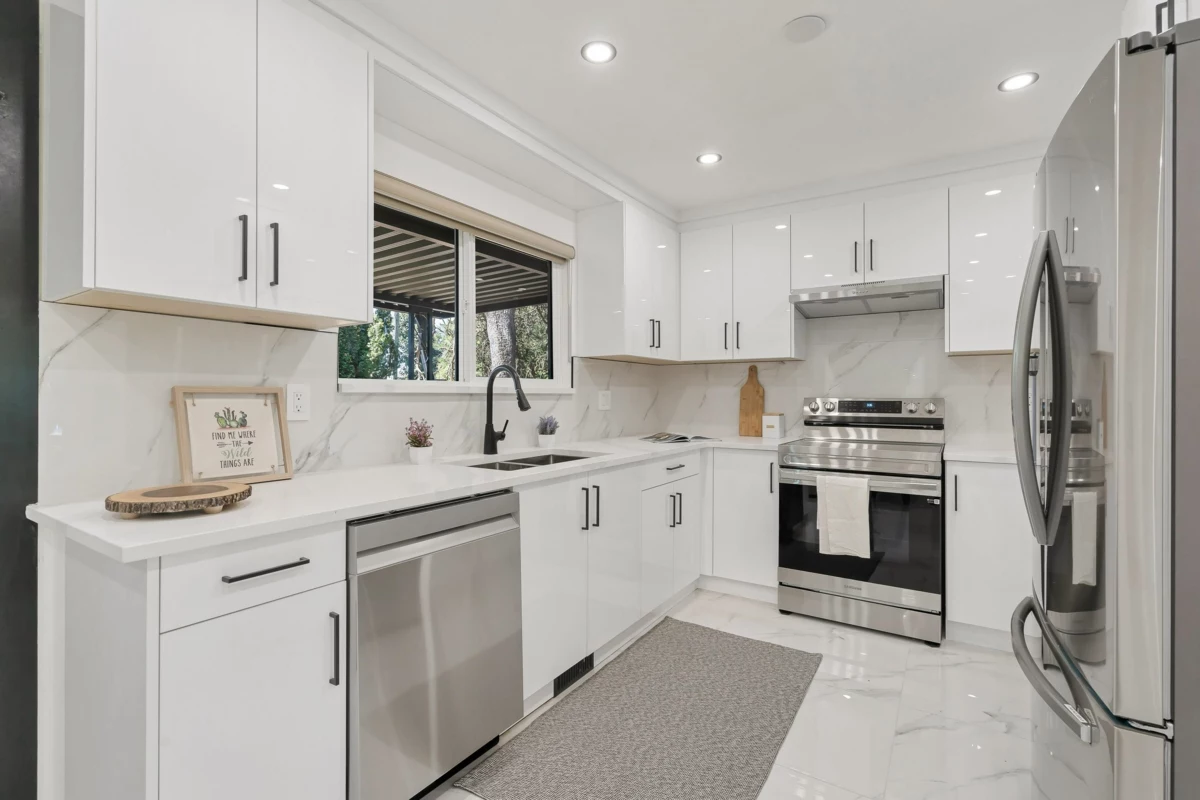 Primary Bedroom Photo of 32810 Highland Avenue, Abbotsford, BC