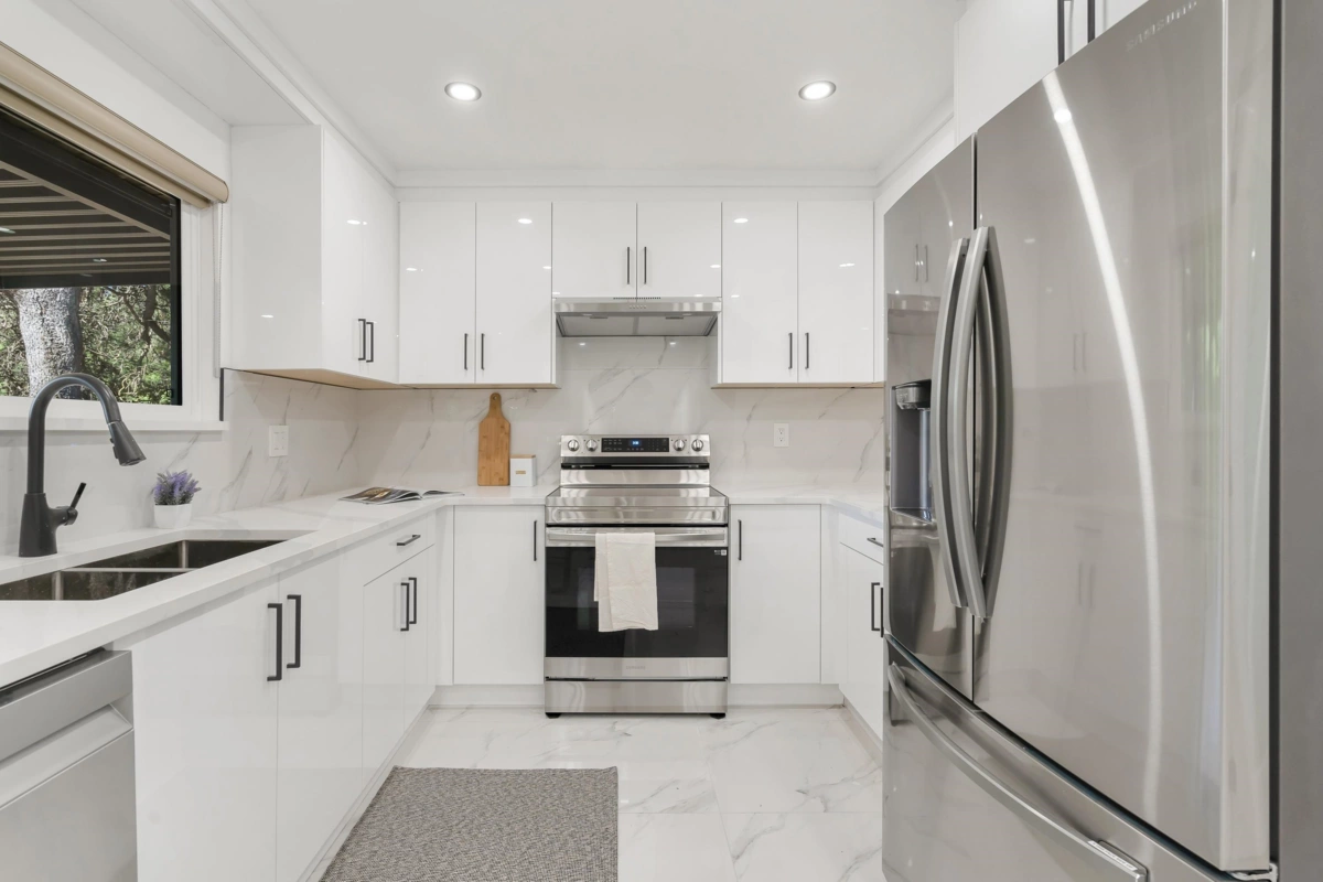 Walk-In Closet Photo of 32810 Highland Avenue, Abbotsford, BC