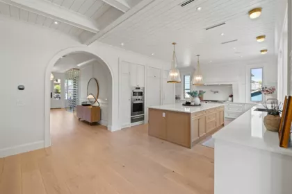 821 E 16th Street, North Vancouver, BC, North Vancouver — Single Family Residence for sale