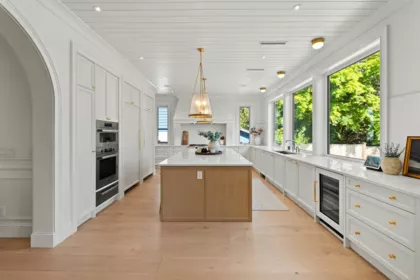 821 E 16th Street, North Vancouver, BC, North Vancouver — Single Family Residence for sale