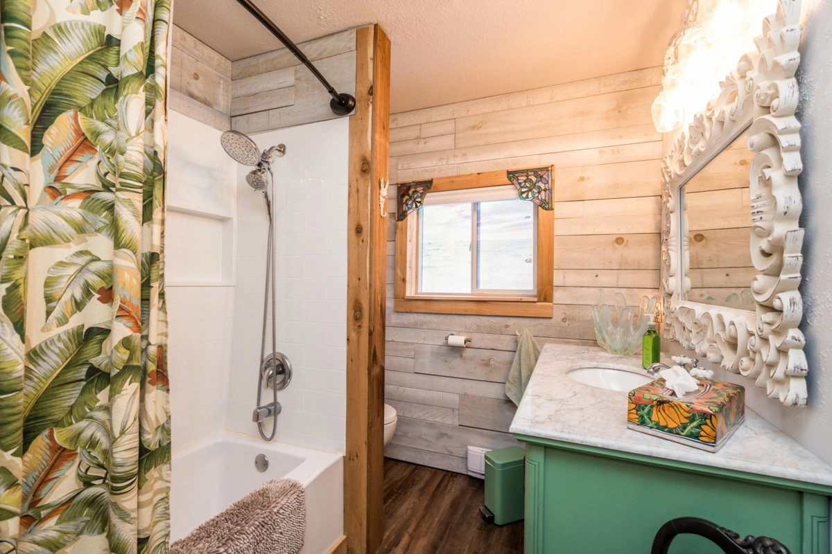 Backyard Photo of 695 Hudson Bay Street, Hope, BC