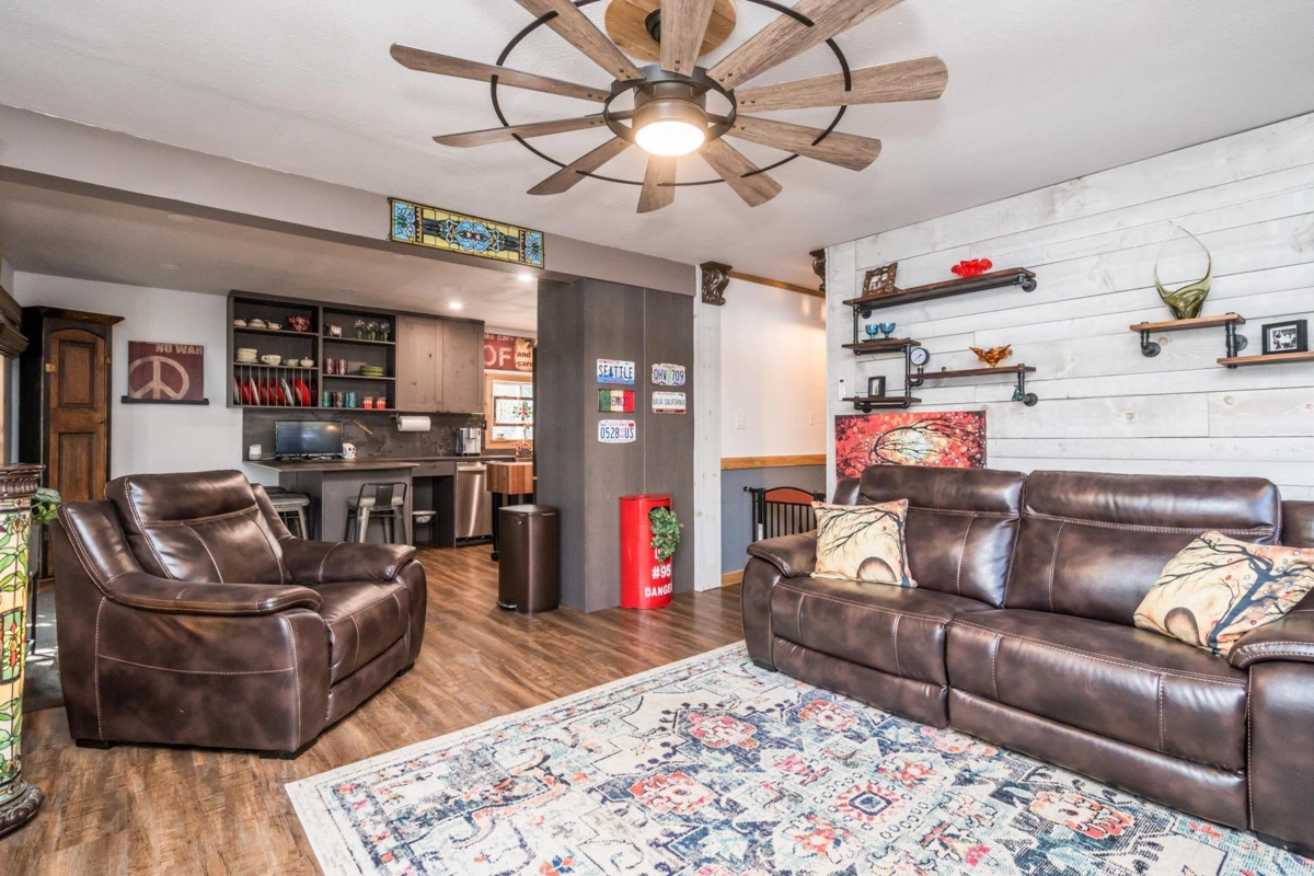 Basement Recreation Room Photo of 695 Hudson Bay Street, Hope, BC