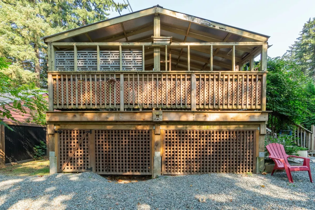 Kitchen Island Photo of 695 Hudson Bay Street, Hope, BC