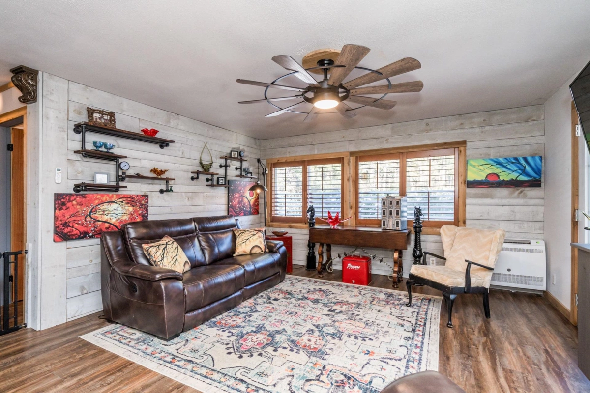 Laundry Room Photo of 695 Hudson Bay Street, Hope, BC