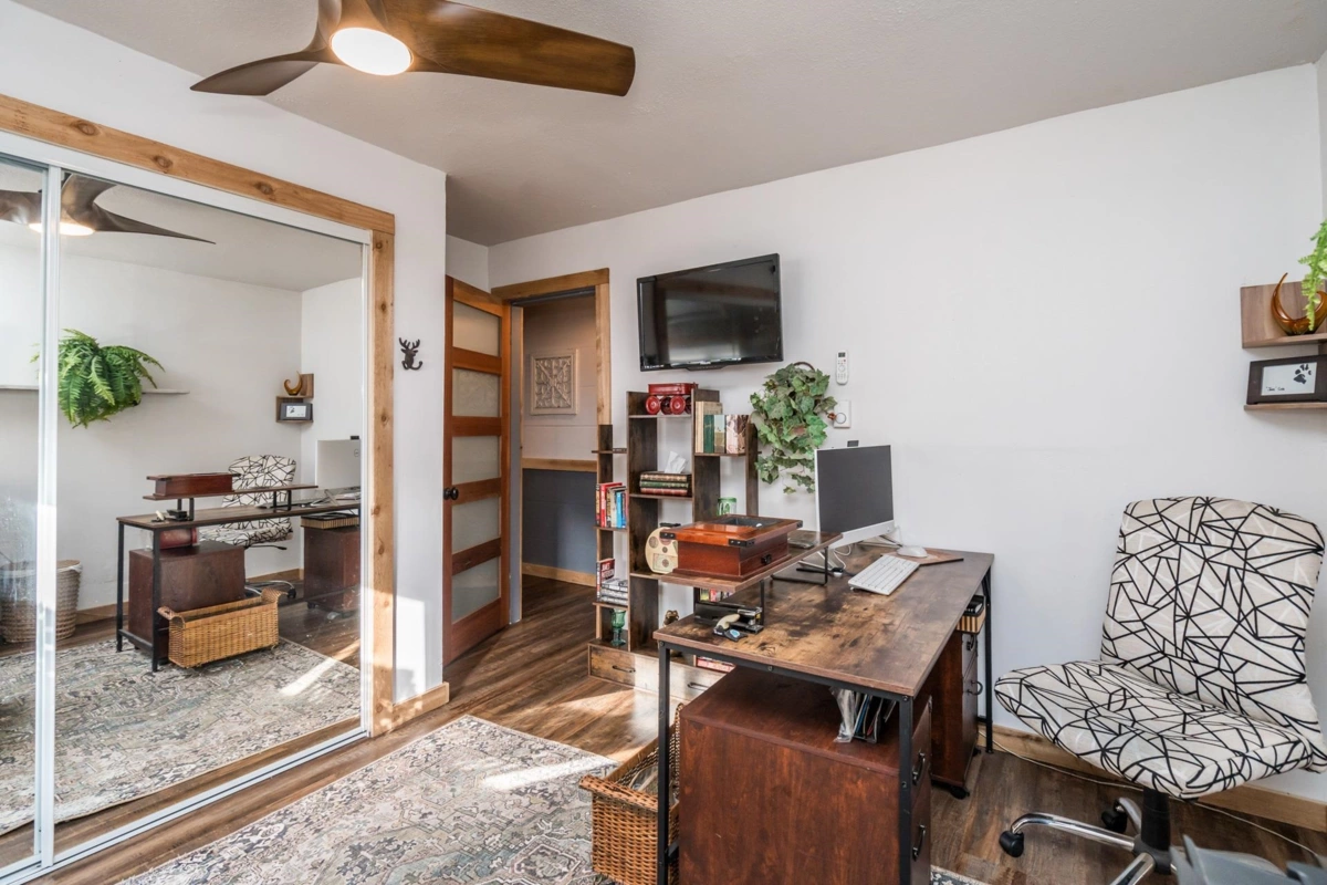 Outdoor Deck Photo of 695 Hudson Bay Street, Hope, BC